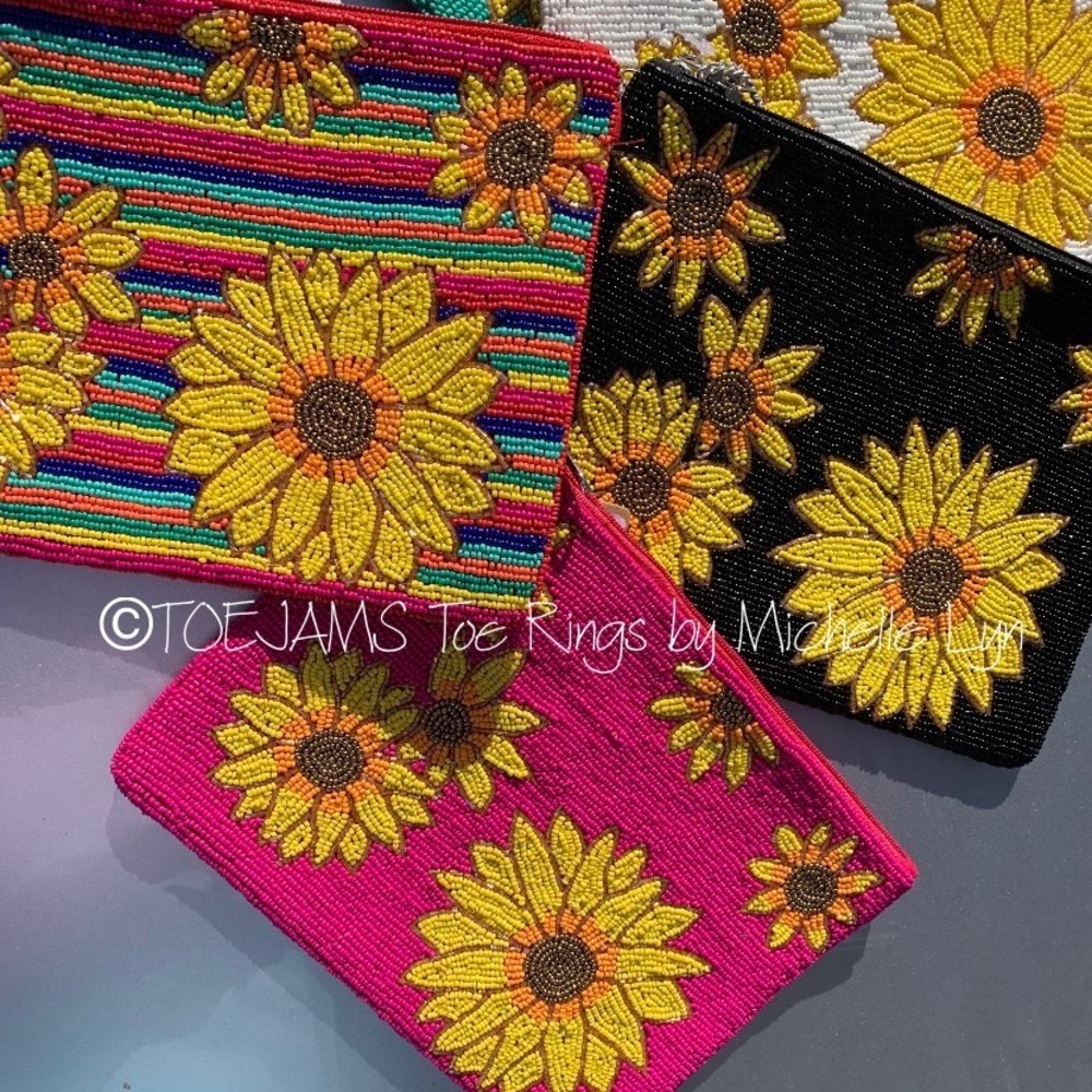 PURSE CROSSBODY Sunflower Beaded Bag, Beaded Hand Bag, Shoulder Bag 10”x 7.5” - Picture 4 of 5
